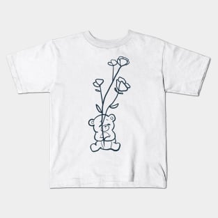 Cute teddy bear holding flowers Kids T-Shirt